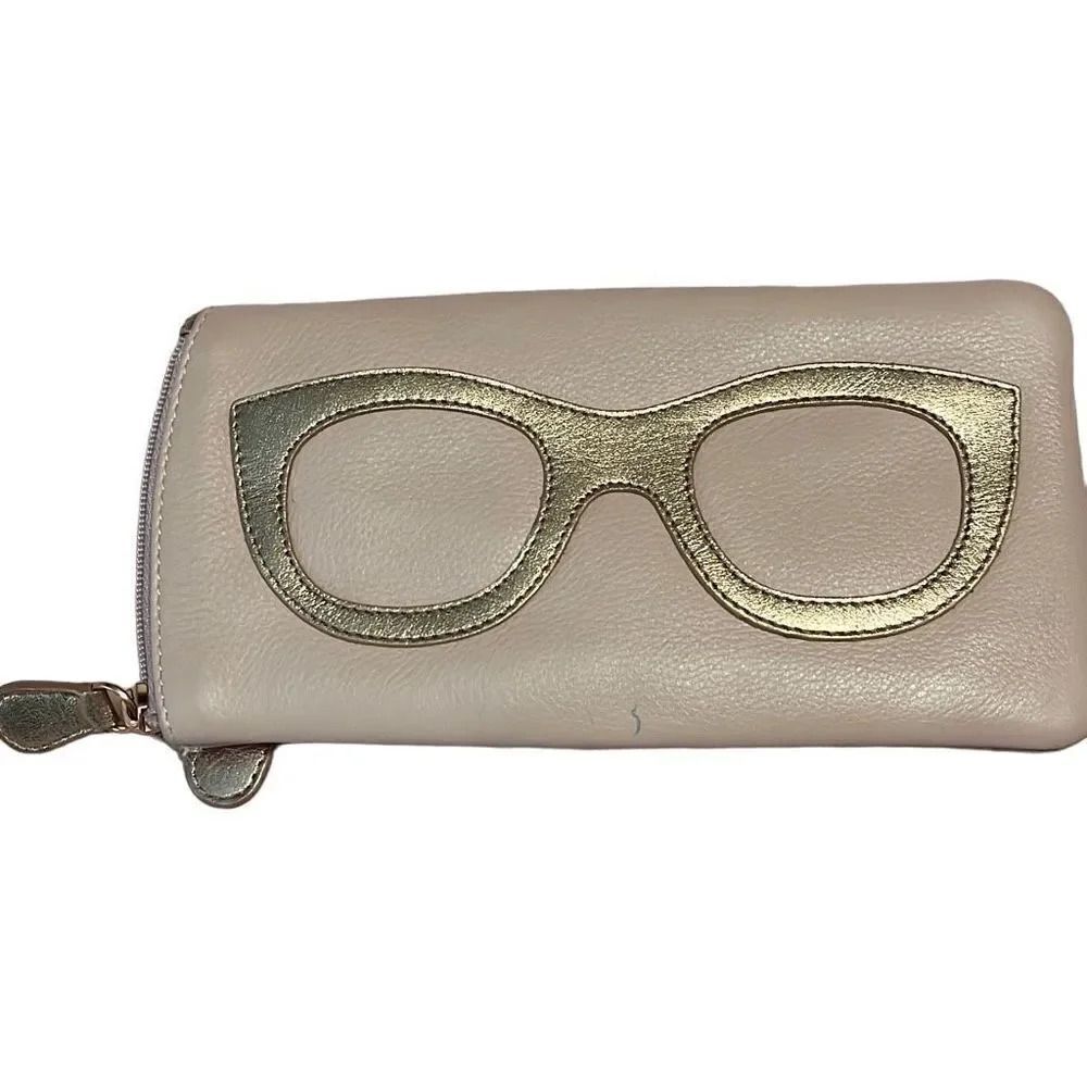 Ili eyeglass case. Small Inc. mark as seen in pictures.